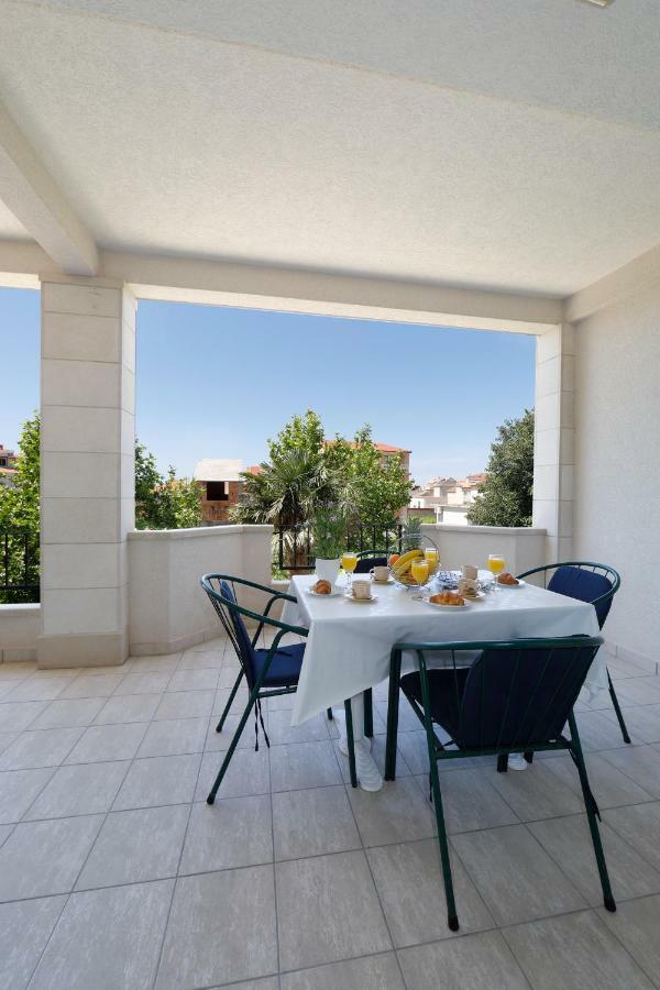 Apartments Villa Lili Tučepi Extérieur photo